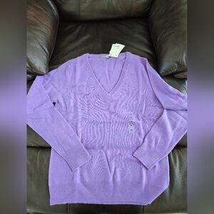 NWT Uniqlo 100% Cashmere v-neck Sweater